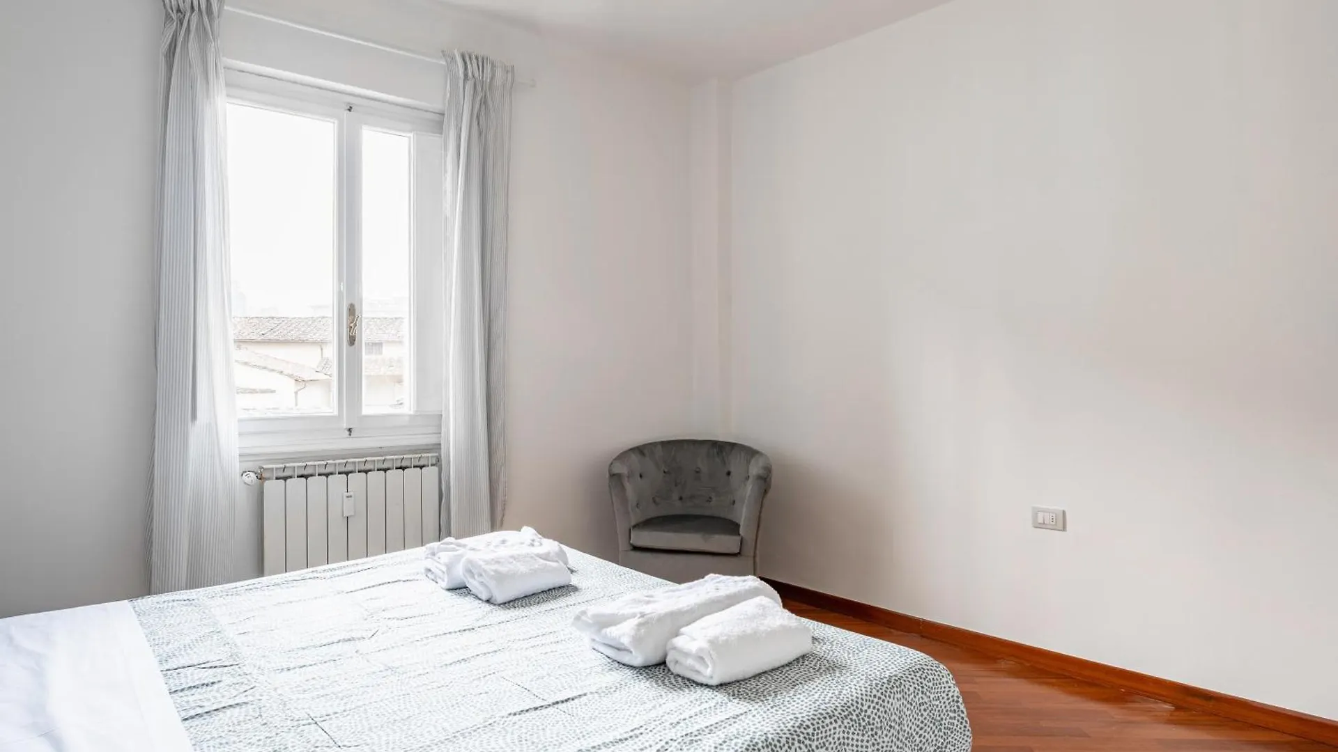 Your Florence Gems - Ponte Vecchio Apartments 0*,  Italy